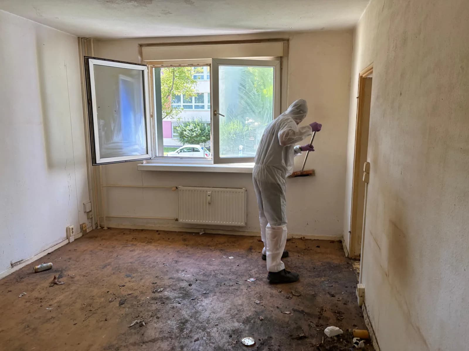 Alles4You crew member deep cleaning a cleared hoarded apartment in Berlin