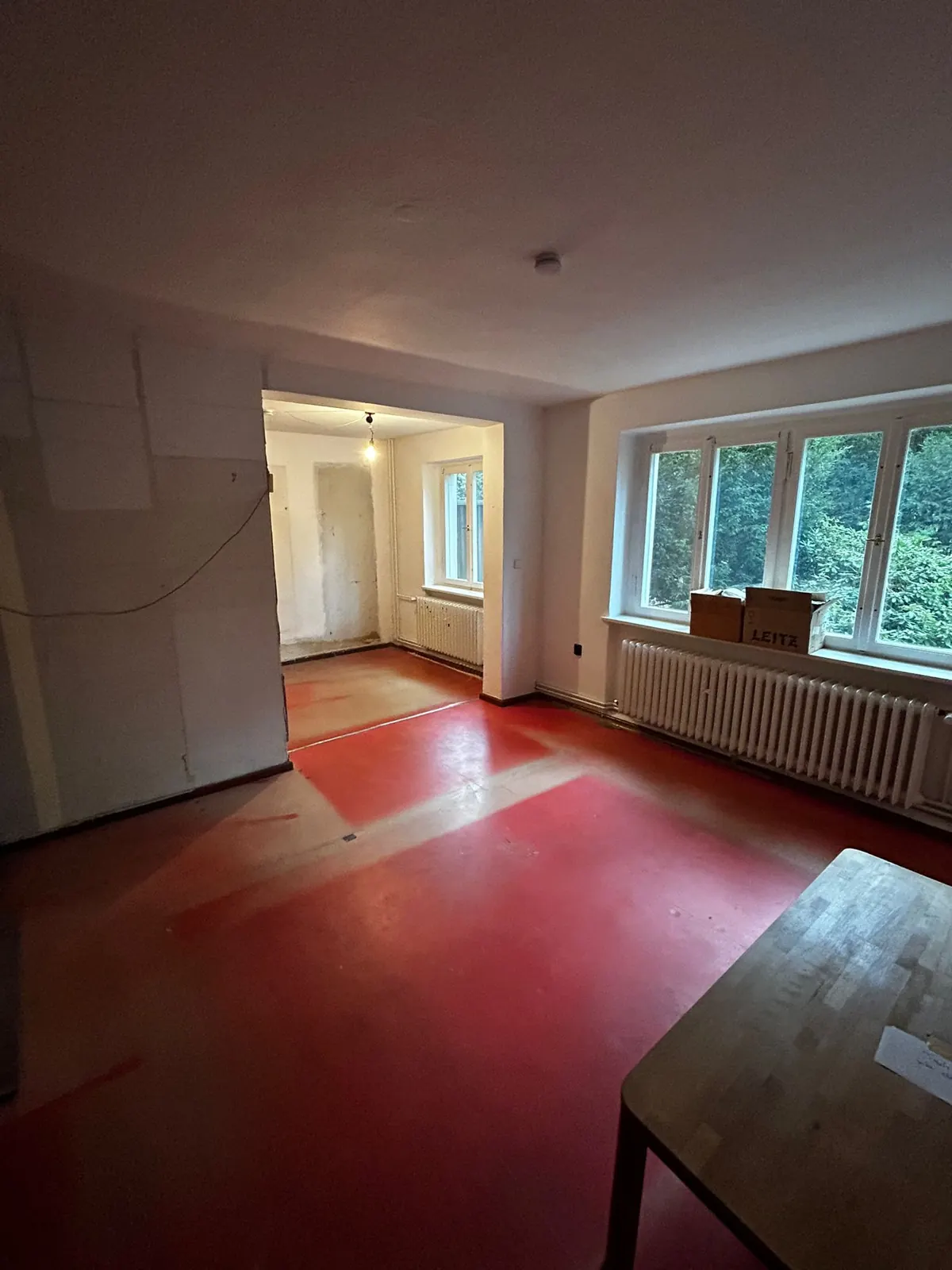 Leergeräumtes Zimmer nach einer Entrümpelung in Berlin